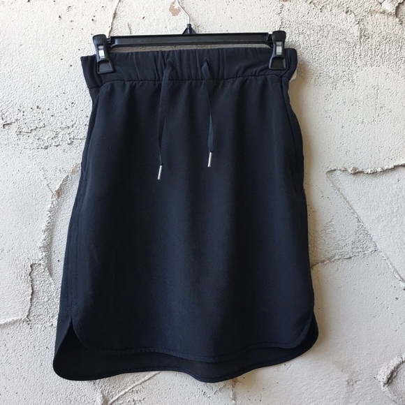 Lululemon On The Fly Skirt Woven Black Size 2 - Picture 2 of 6